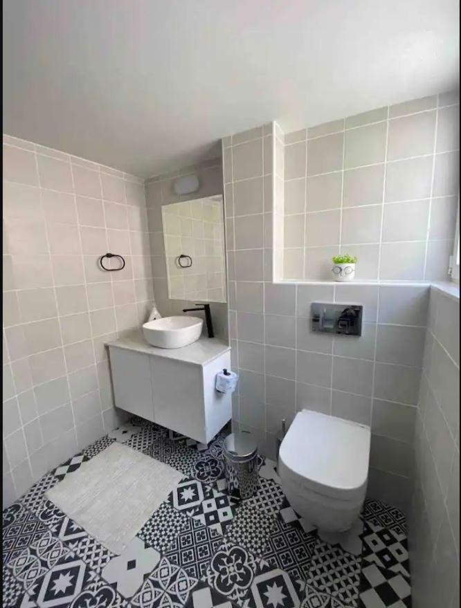 2 Bedroom Apt In Ermou 4 Minute Walk Beach Larnaca Exterior foto